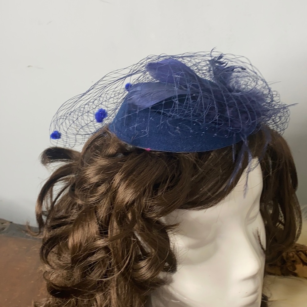 . Vintage Fascinator Hat Hair Piece -  Headband Hat with Vail Netting & Feathers
